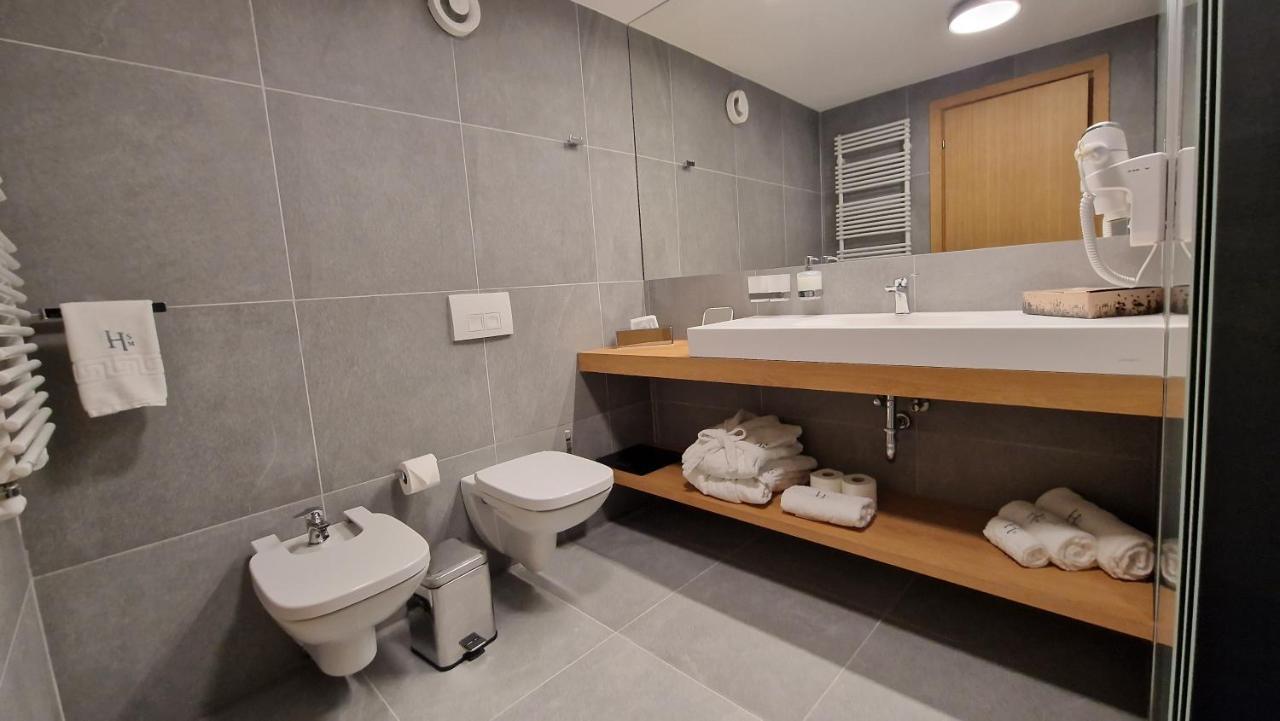 Hotel Sorin Mihai Cristian  Exteriér fotografie