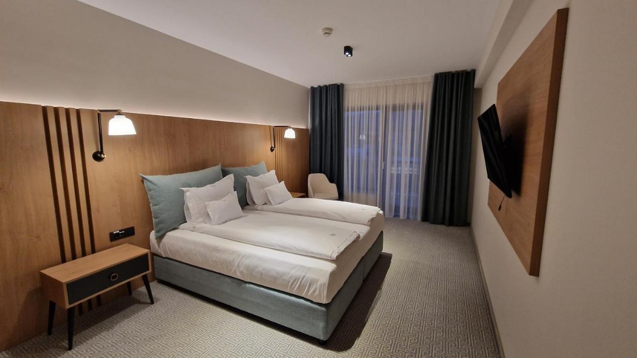 Hotel Sorin Mihai Cristian  Exteriér fotografie